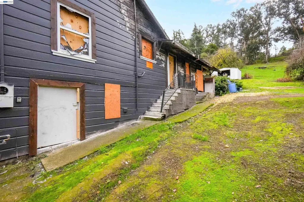 27449 Dobbel Avenue Hayward CA 94542