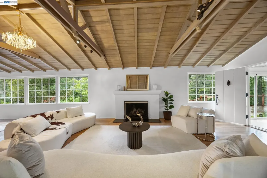 2976 Joaquin Miller Road Oakland CA 94602