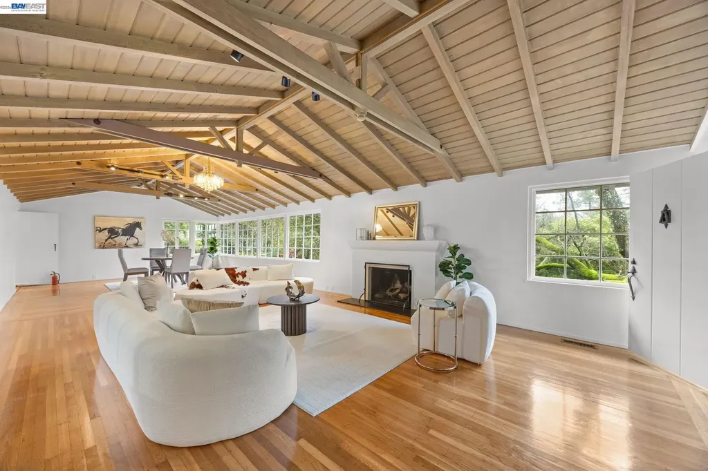 2976 Joaquin Miller Road Oakland CA 94602