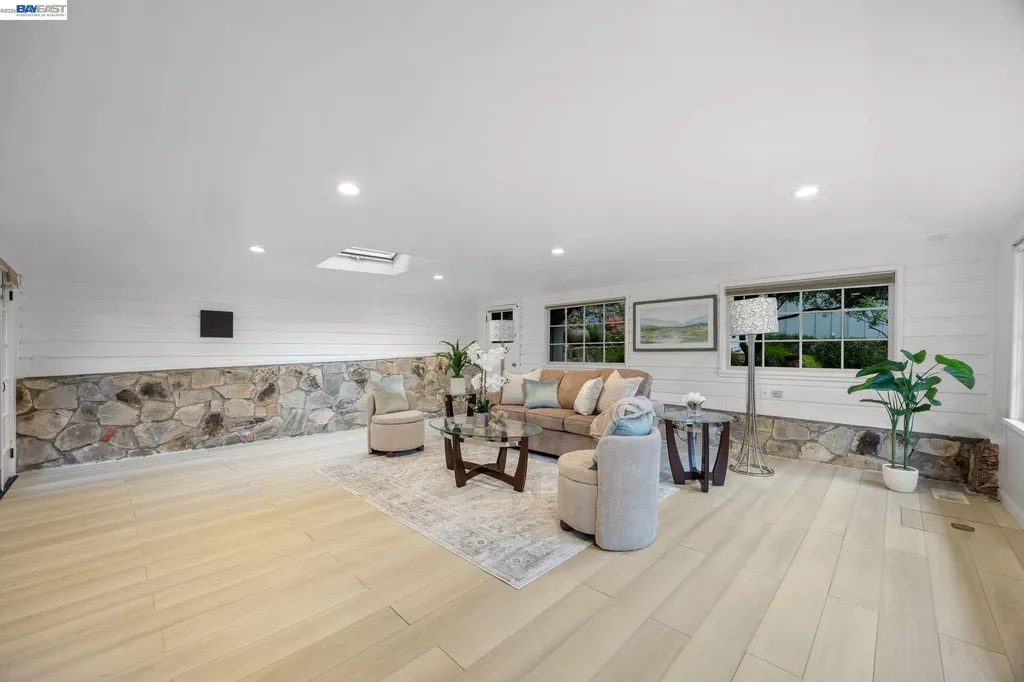 2976 Joaquin Miller Road Oakland CA 94602