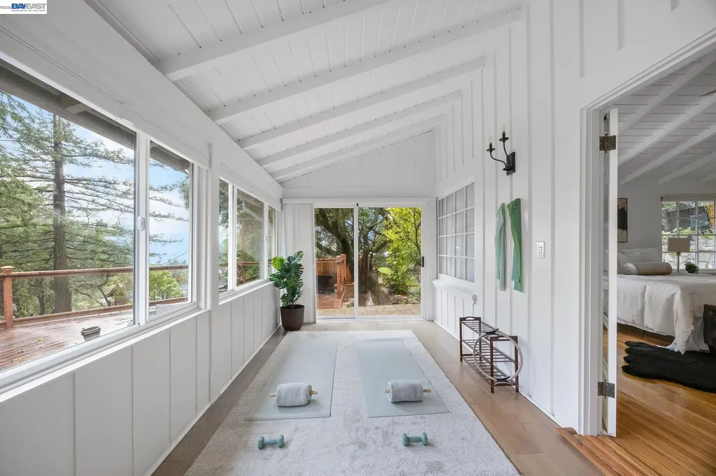 2976 Joaquin Miller Road Oakland CA 94602