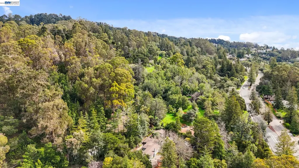 2976 Joaquin Miller Road Oakland CA 94602