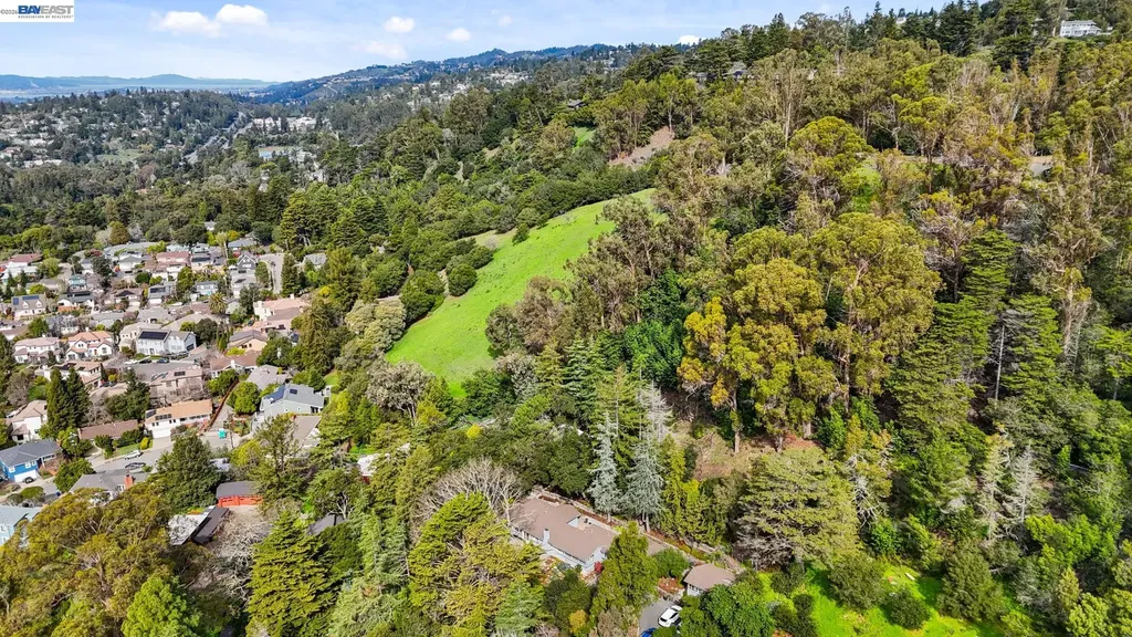 2976 Joaquin Miller Road Oakland CA 94602