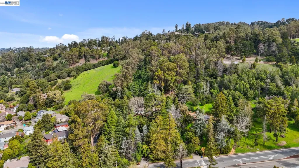 2976 Joaquin Miller Road Oakland CA 94602