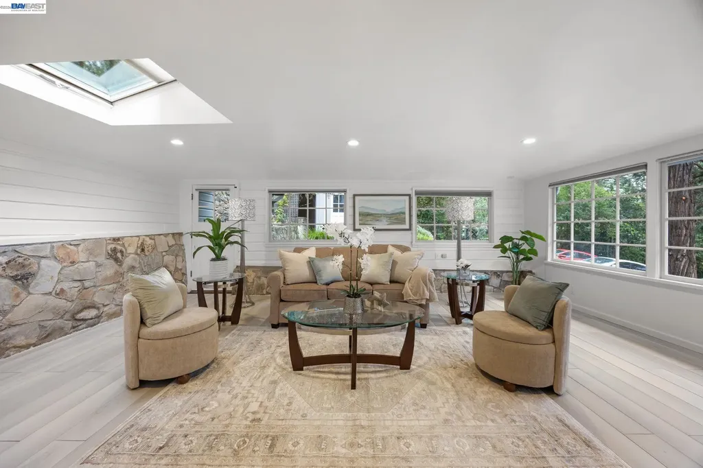 2976 Joaquin Miller Road Oakland CA 94602