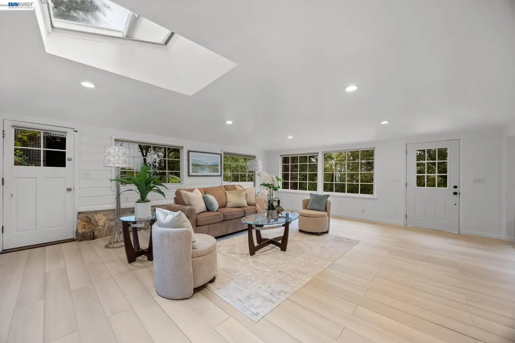 2976 Joaquin Miller Road Oakland CA 94602