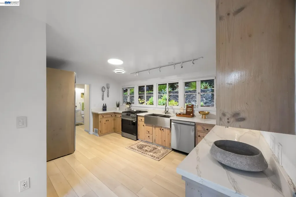 2976 Joaquin Miller Road Oakland CA 94602