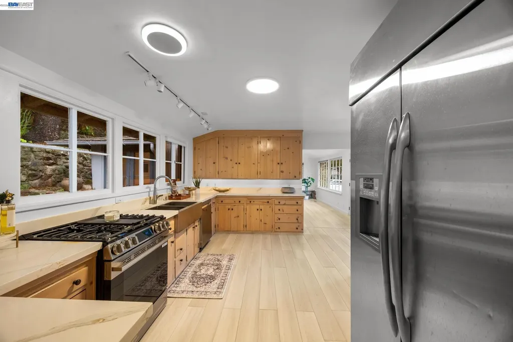 2976 Joaquin Miller Road Oakland CA 94602