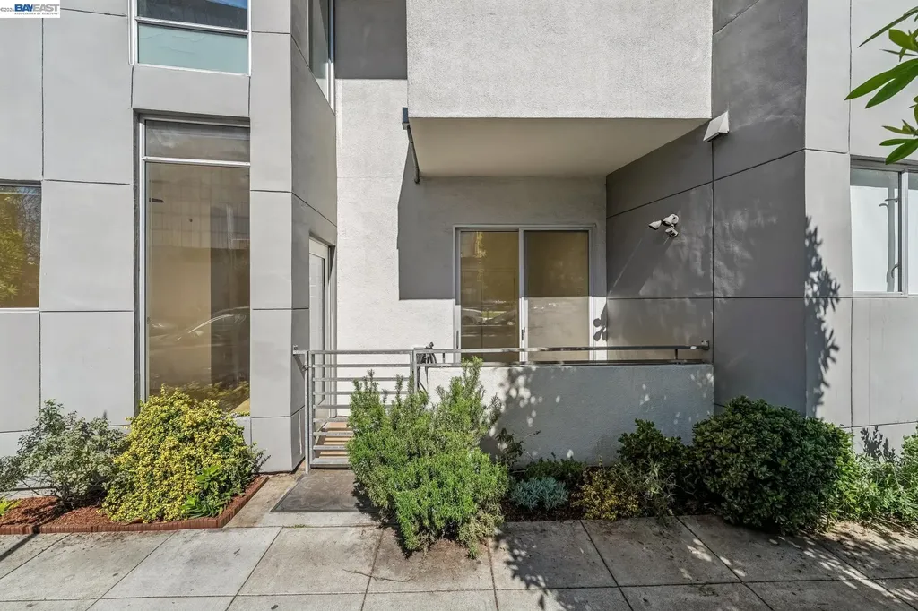 2300 Broadway Oakland CA 94612