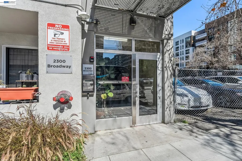 2300 Broadway Oakland CA 94612
