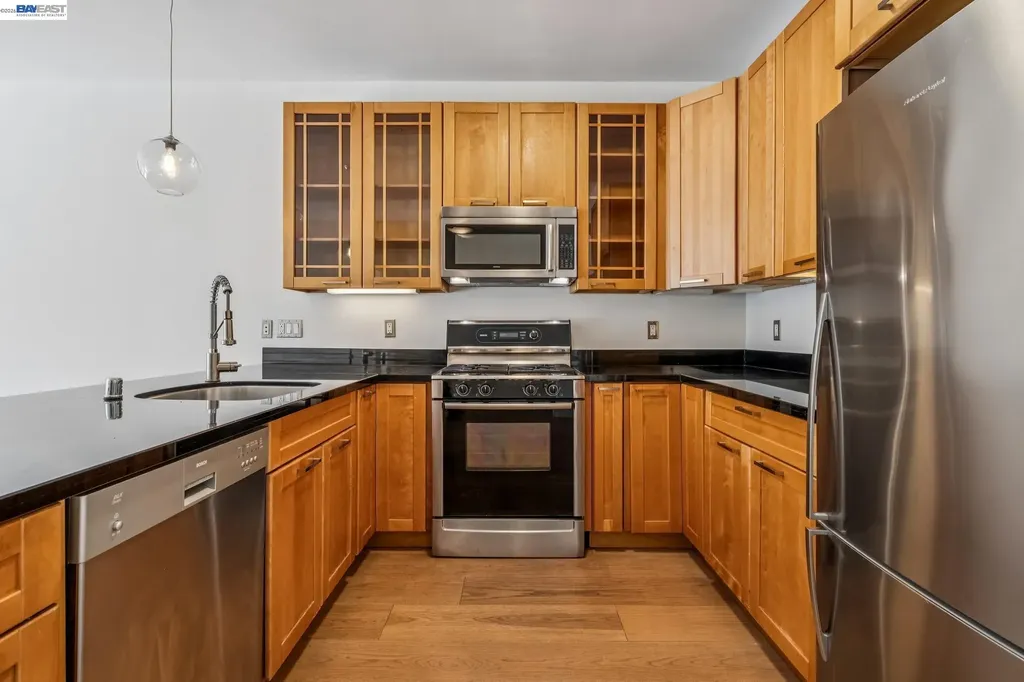 2300 Broadway Oakland CA 94612