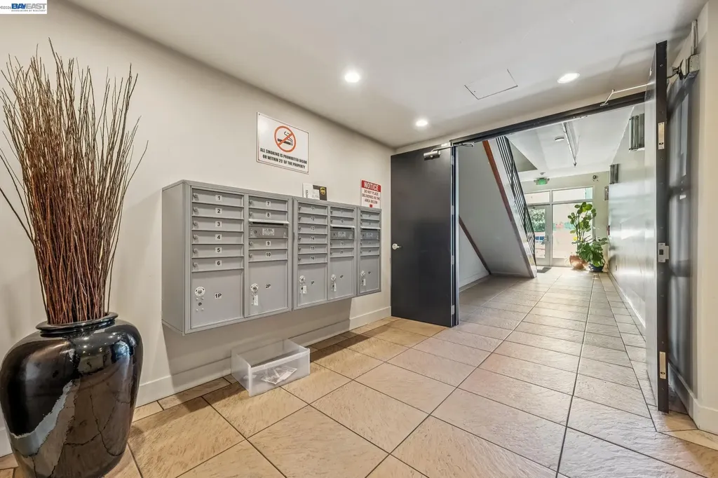 2300 Broadway Oakland CA 94612
