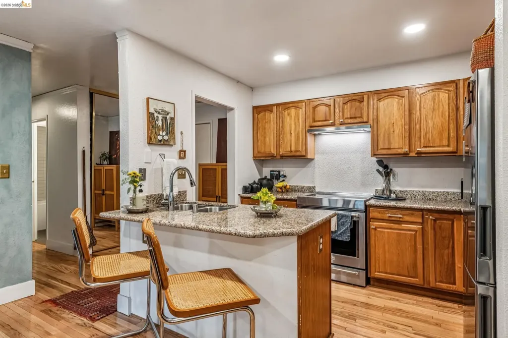 199 Montecito Avenue Oakland CA 94610