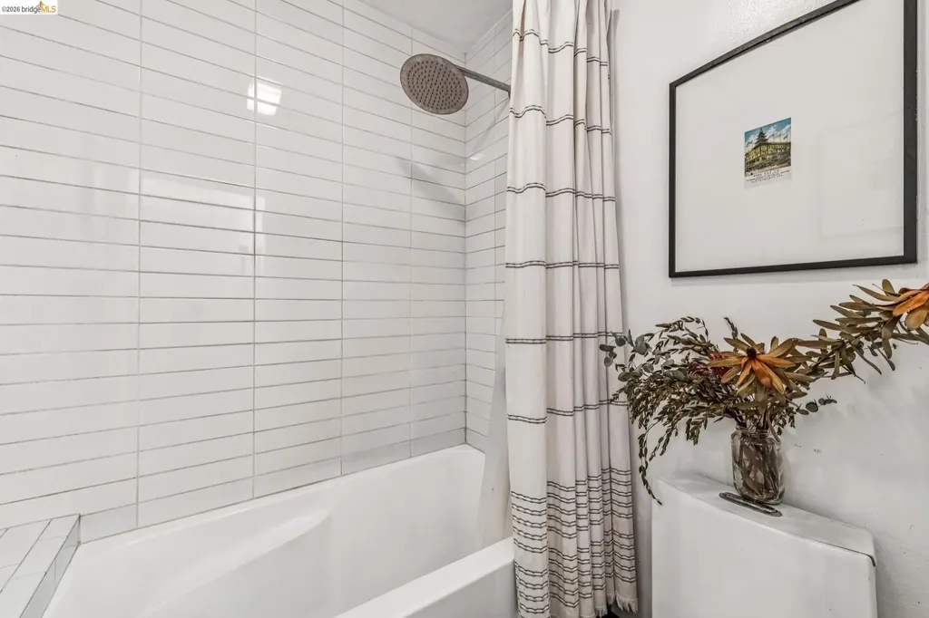 199 Montecito Avenue Oakland CA 94610