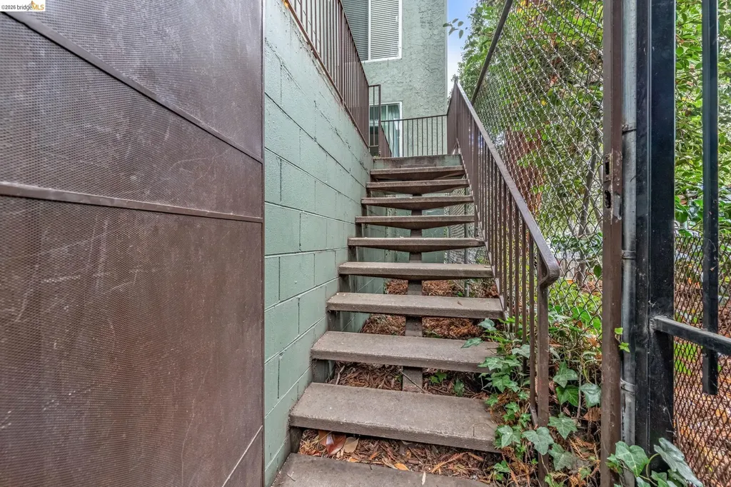 199 Montecito Avenue Oakland CA 94610