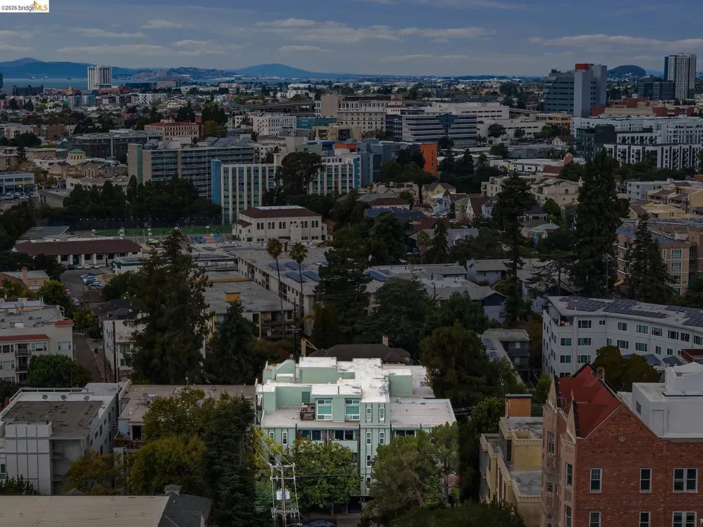 199 Montecito Avenue Oakland CA 94610