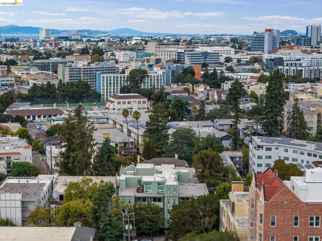 199 Montecito Avenue Oakland CA 94610