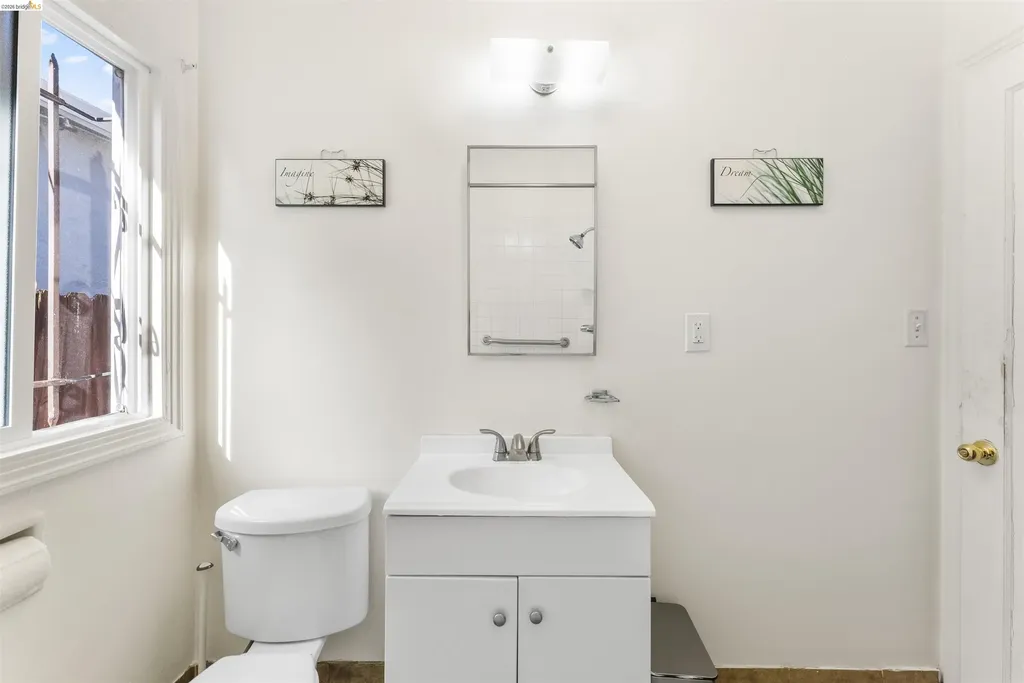 6504 Bancroft Avenue Oakland CA 94605
