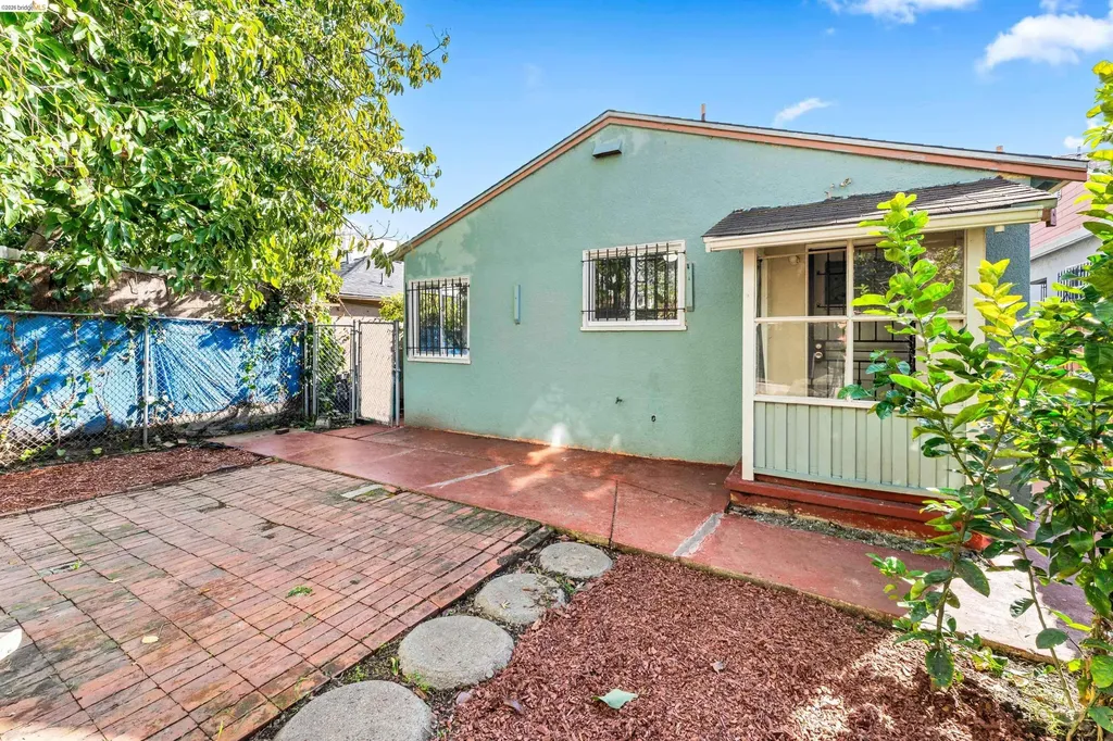 6504 Bancroft Avenue Oakland CA 94605