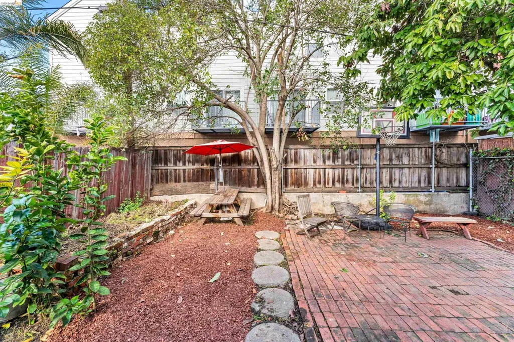 6504 Bancroft Avenue Oakland CA 94605