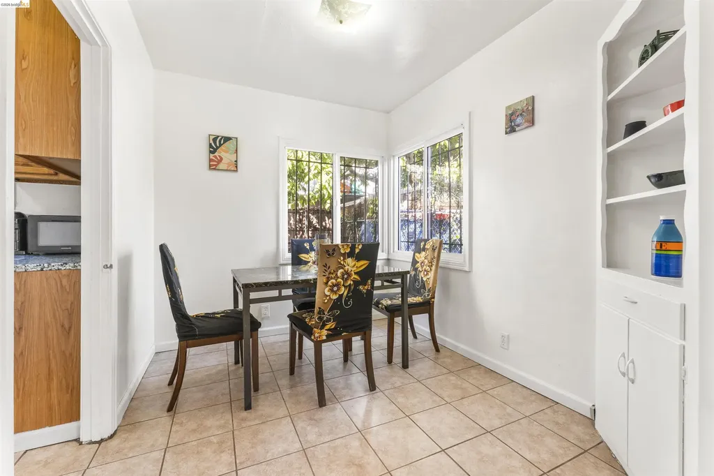 6504 Bancroft Avenue Oakland CA 94605
