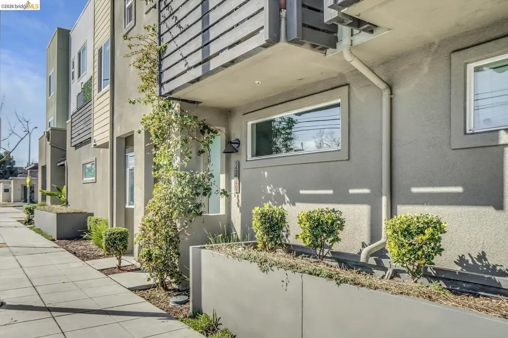 2229 Myrtle Street Oakland CA 94607