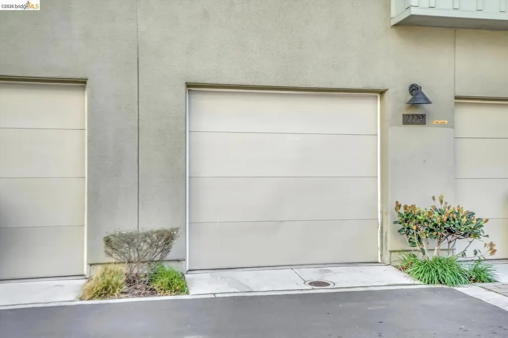 2229 Myrtle Street Oakland CA 94607