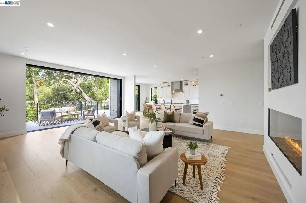 Oakland CA, 5883 Margarido Drive