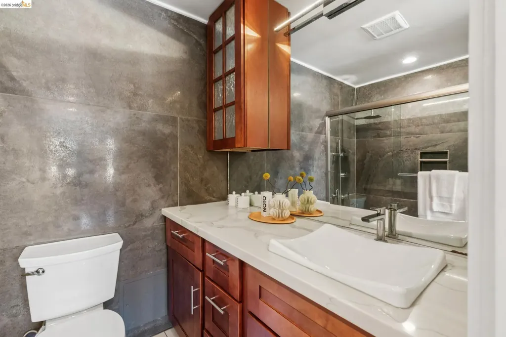 565 Bellevue Avenue Oakland CA 94610