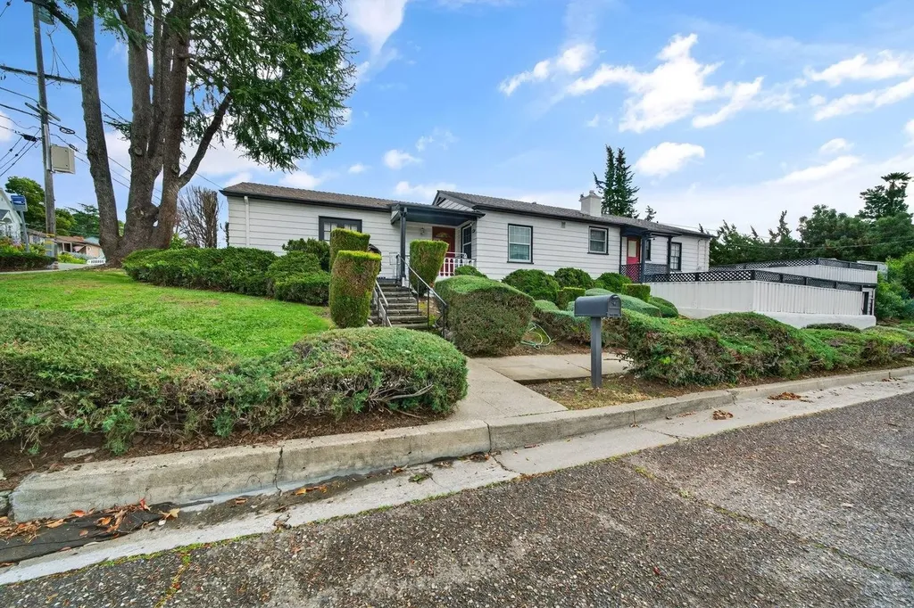 3400 Mirasol Avenue Oakland CA 94605