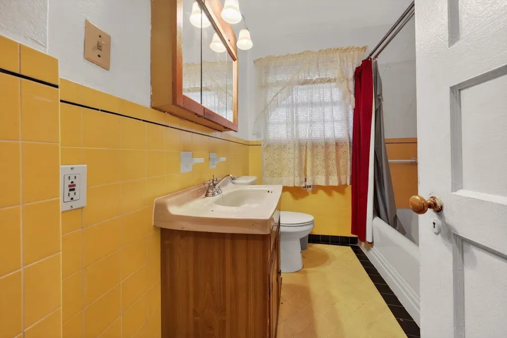 3400 Mirasol Avenue Oakland CA 94605