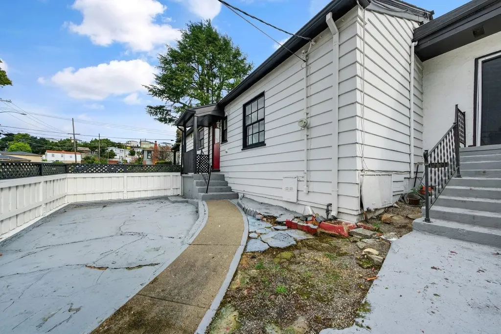 3400 Mirasol Avenue Oakland CA 94605