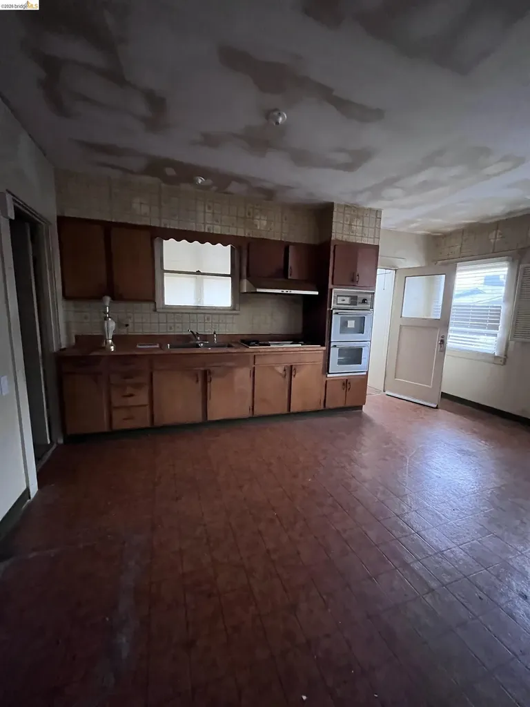 1715 87th Avenue Oakland CA 94621