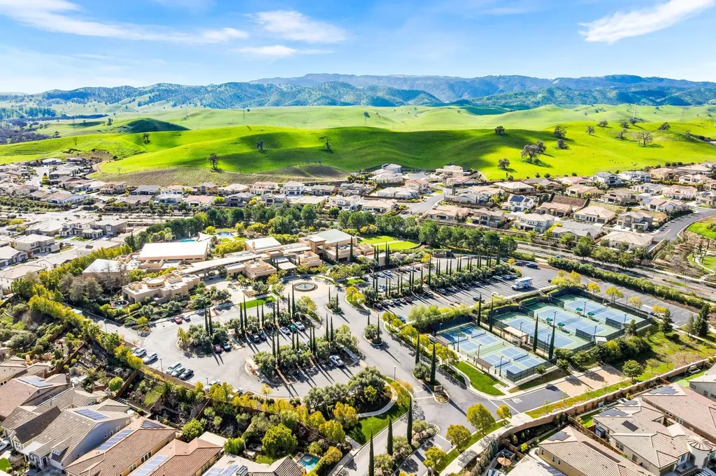 1989 Old Vine Place Brentwood CA 94513