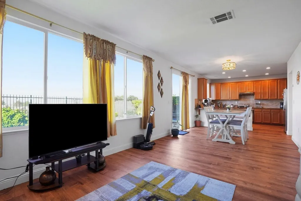 106 White Cap Cove Hercules CA 94547