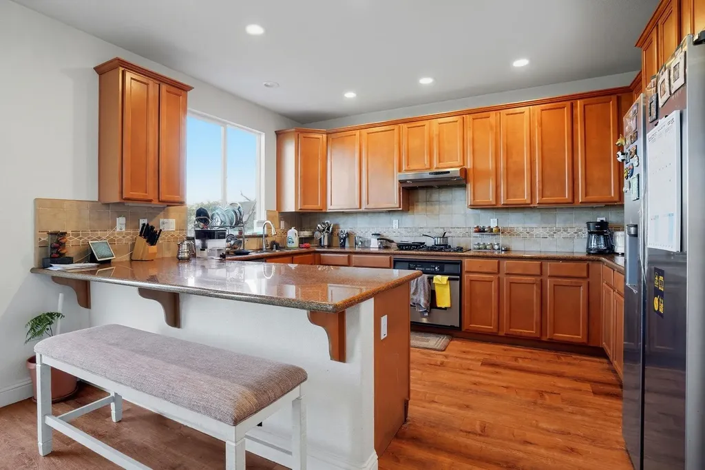 106 White Cap Cove Hercules CA 94547