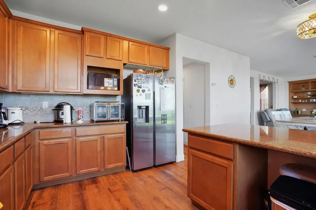 106 White Cap Cove Hercules CA 94547