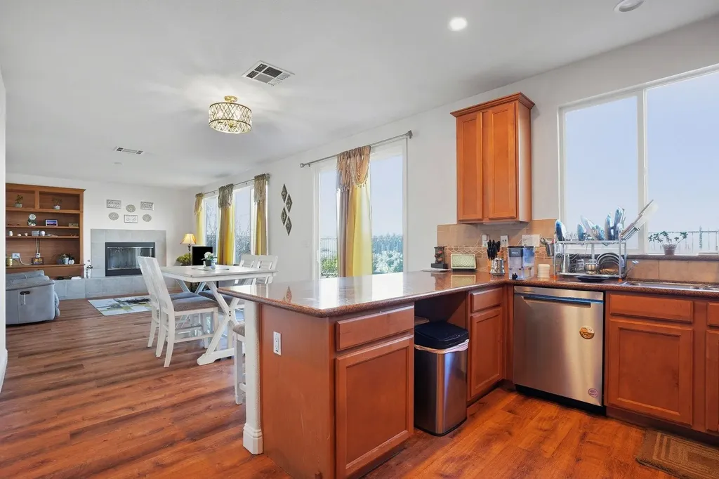 106 White Cap Cove Hercules CA 94547