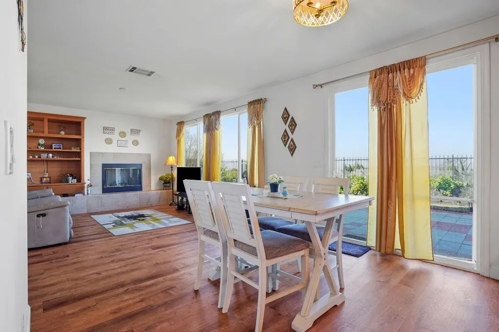 106 White Cap Cove Hercules CA 94547