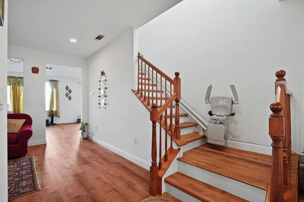 106 White Cap Cove Hercules CA 94547