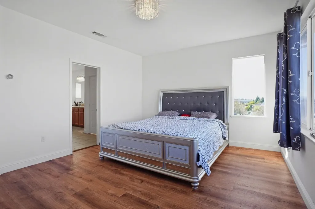 106 White Cap Cove Hercules CA 94547