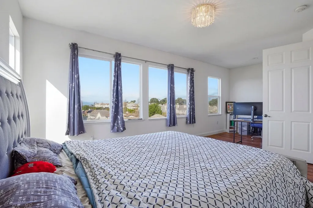 106 White Cap Cove Hercules CA 94547