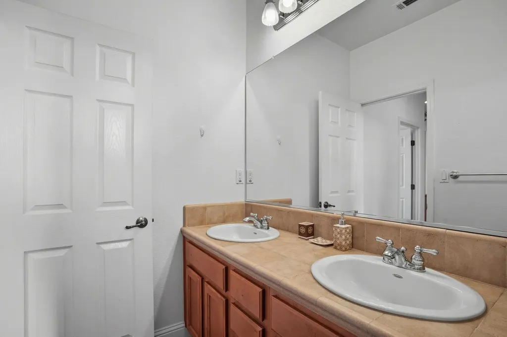 106 White Cap Cove Hercules CA 94547