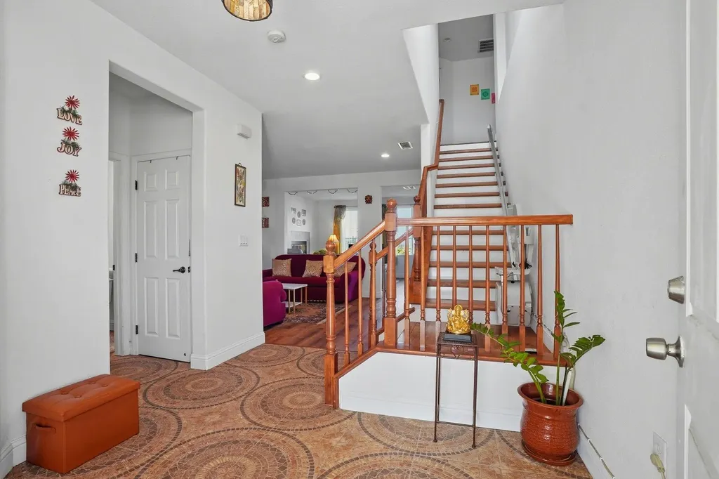 106 White Cap Cove Hercules CA 94547