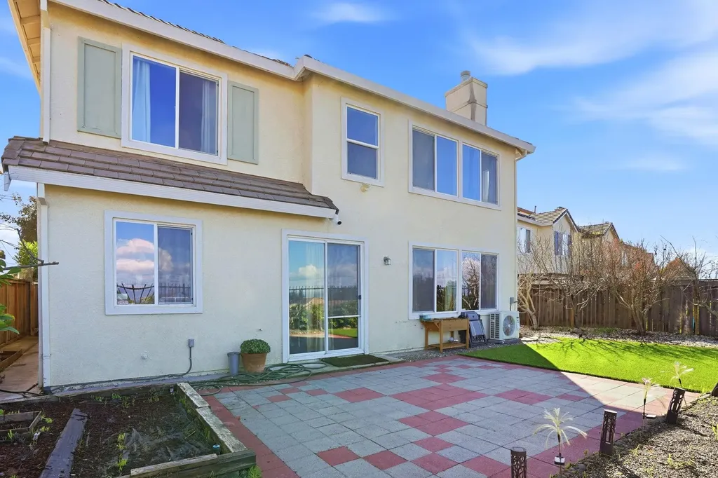 106 White Cap Cove Hercules CA 94547