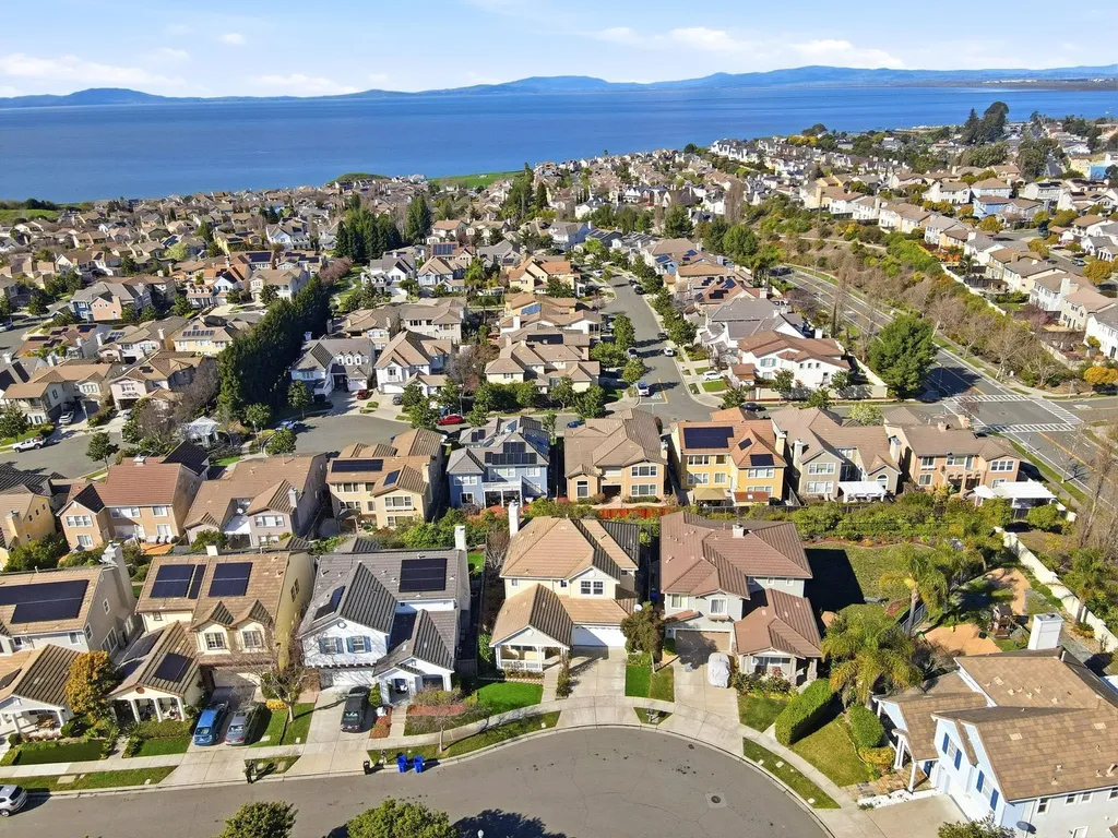 106 White Cap Cove Hercules CA 94547