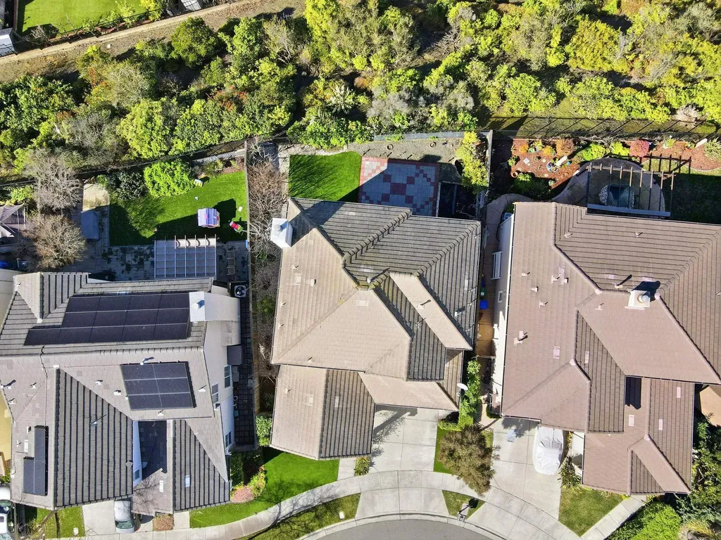 106 White Cap Cove Hercules CA 94547