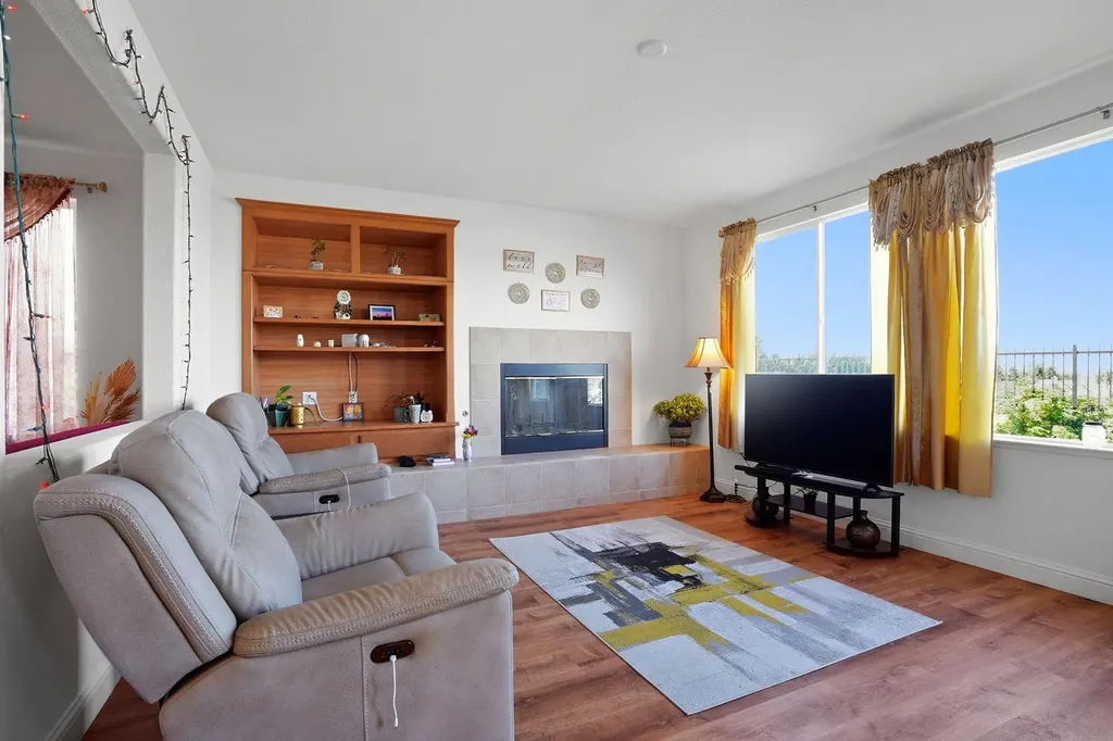 106 White Cap Cove Hercules CA 94547