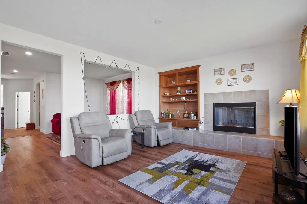 106 White Cap Cove Hercules CA 94547