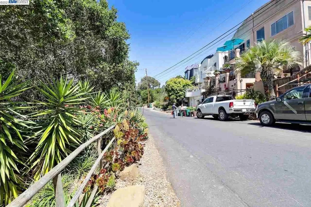 Outlook Avenue Oakland CA 94608